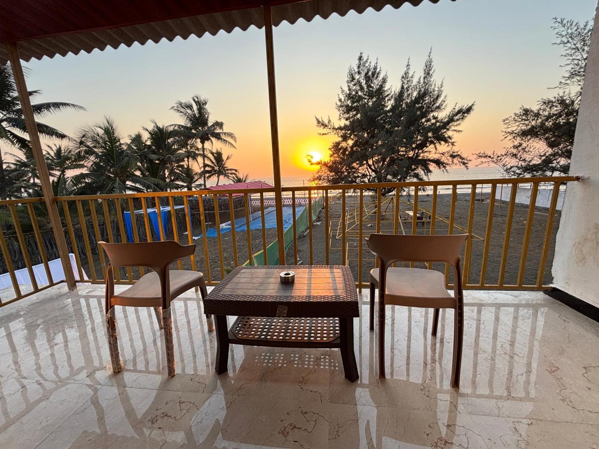 Sea Royal Rooms And Cafe Virār Exterior foto