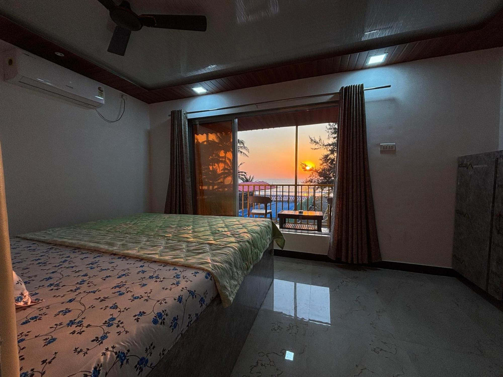 Sea Royal Rooms And Cafe Virār Exterior foto