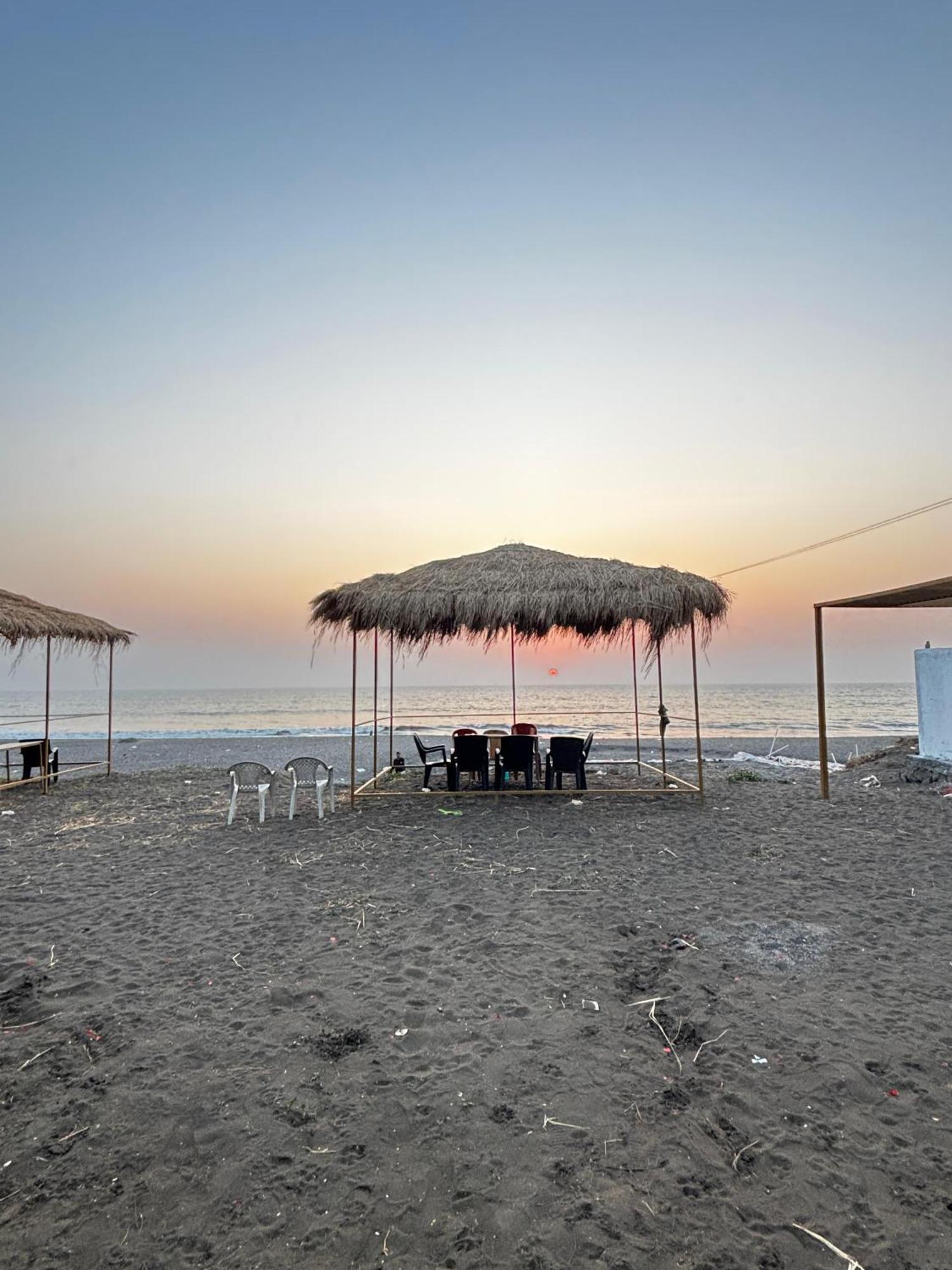 Sea Royal Rooms And Cafe Virār Exterior foto